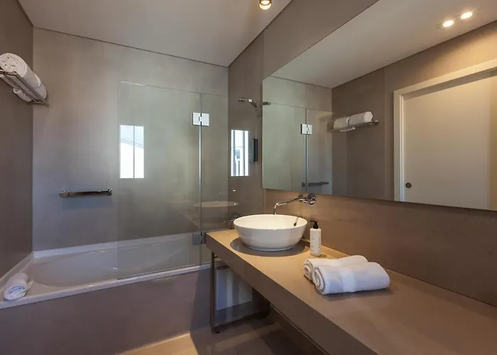 Avenida Boutique Hotell 4*