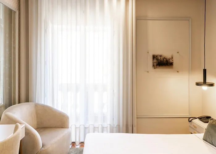 ホテル Avenida Boutique 4*